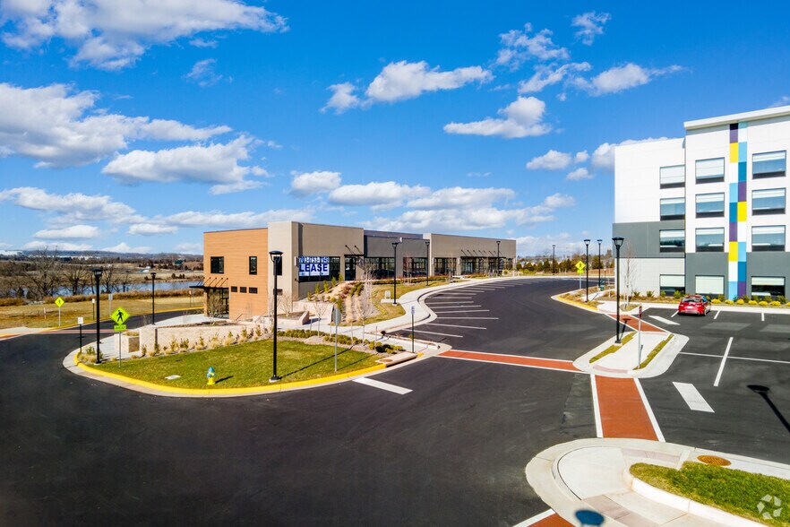 More Photos Of 9751 Buchanan Loop, Manassas General Retail For Sale