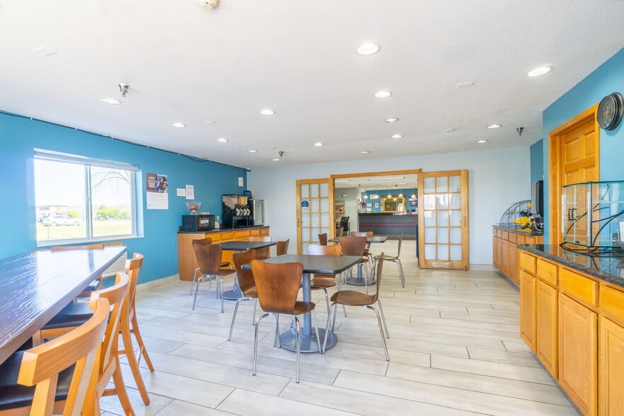 More Photos Of 3000 Singing Hills Blvd, Sioux City Hotel For Sale