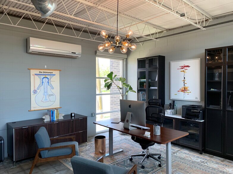 More Photos Of 1121 Delano St, Houston General Retail For Lease