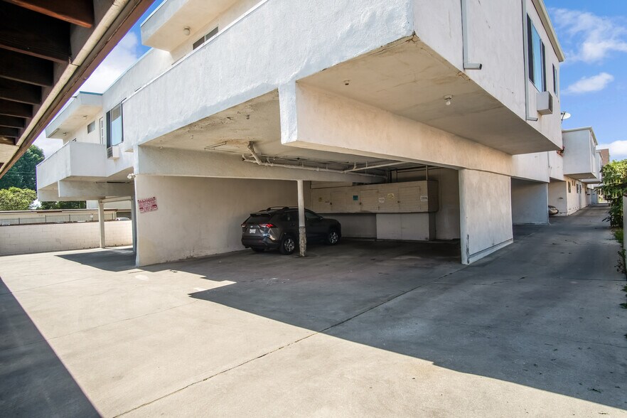 More Photos Of 18540 Prairie St, Northridge Apartments For Sale