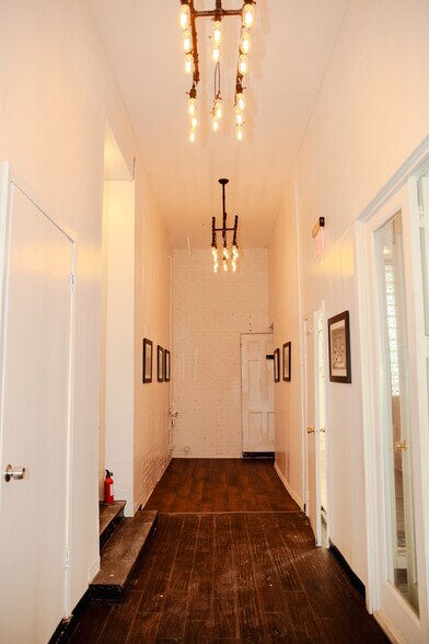 More Photos Of 4422 Live Oak St, Dallas Freestanding For Lease