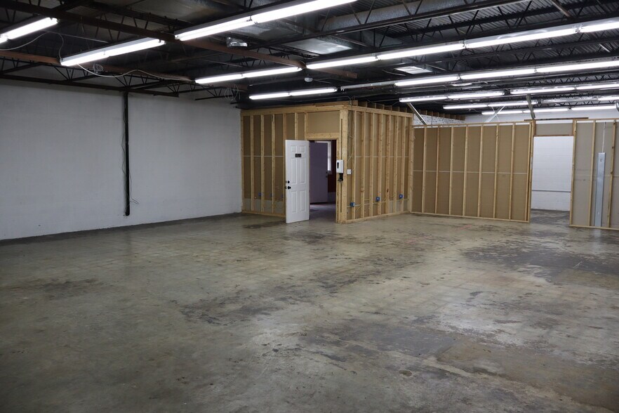 More Photos Of 504 Houston St, Greensboro Warehouse For Lease