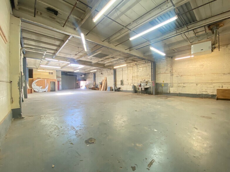 More Photos Of 245 Green St, Brooklyn Warehouse For Lease