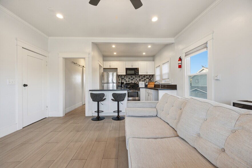 More Photos Of 325 E 14th St, Long Beach Apartments For Sale