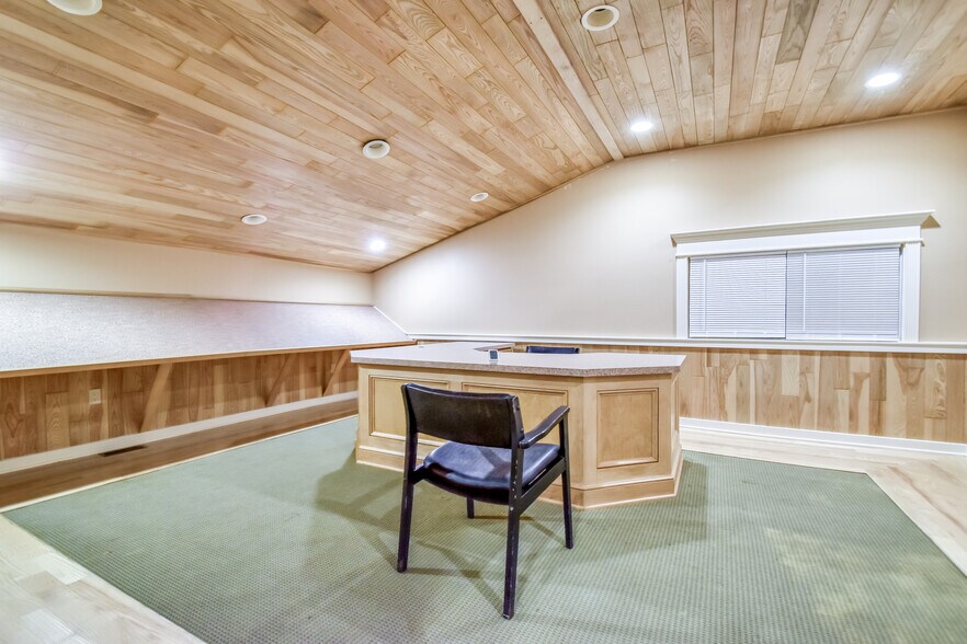 More Photos Of 4199 Main St, Perry Flex For Sale