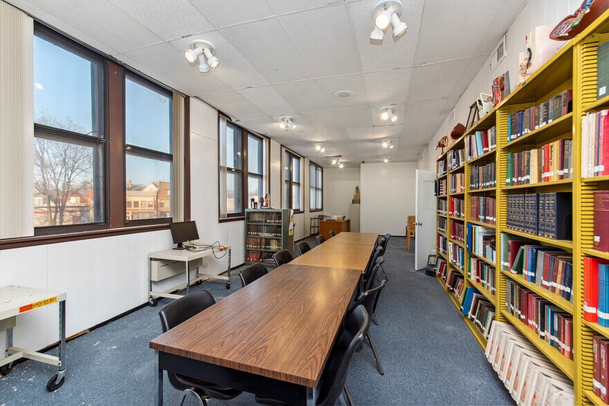More Photos Of 3330 N Milwaukee Ave, Chicago Medical For Sale