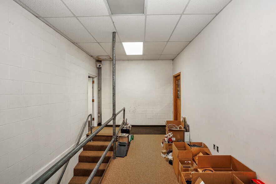More Photos Of 835 SE 17th Ave, Portland Office For Sale