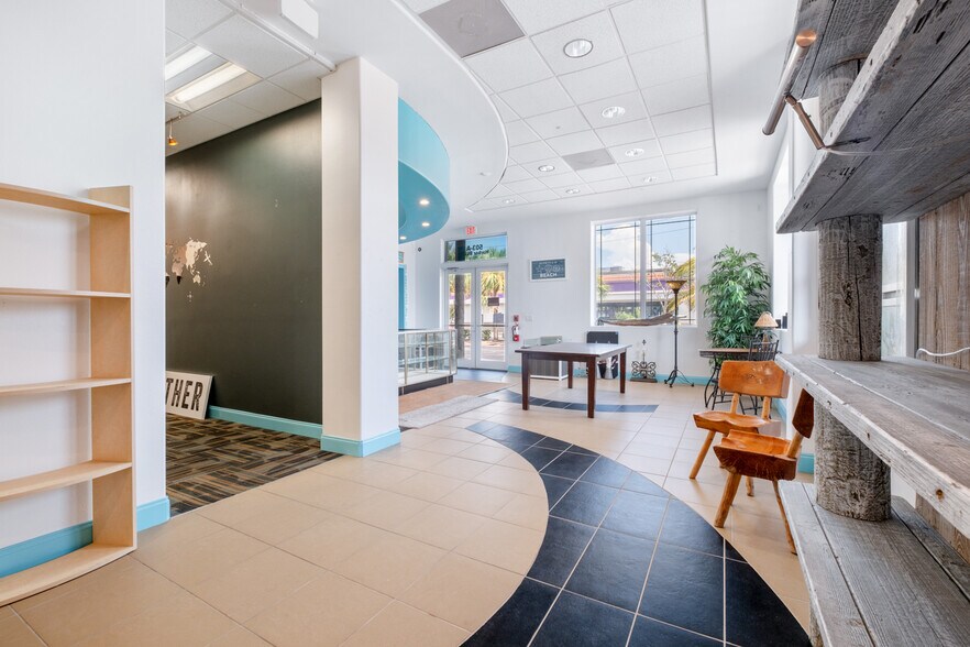 More Photos Of 503A Harbor Blvd, Destin Flex For Lease