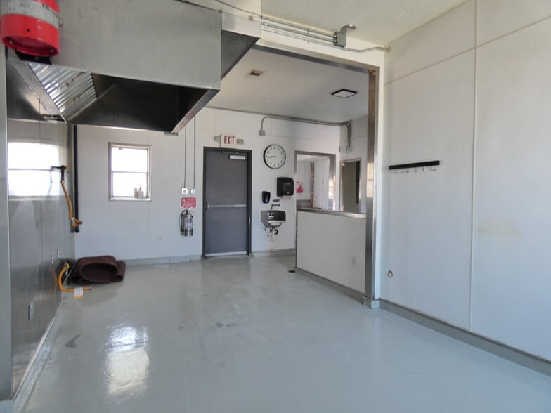More Photos Of 1704 Avenue D, Rosenberg Specialty For Lease