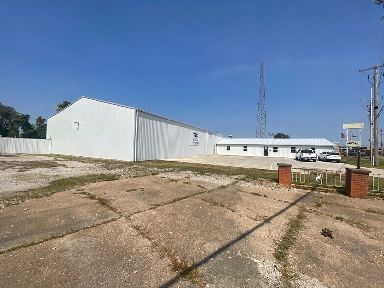 More Photos Of 1150 Maxwell Ave, Evansville Unknown For Lease