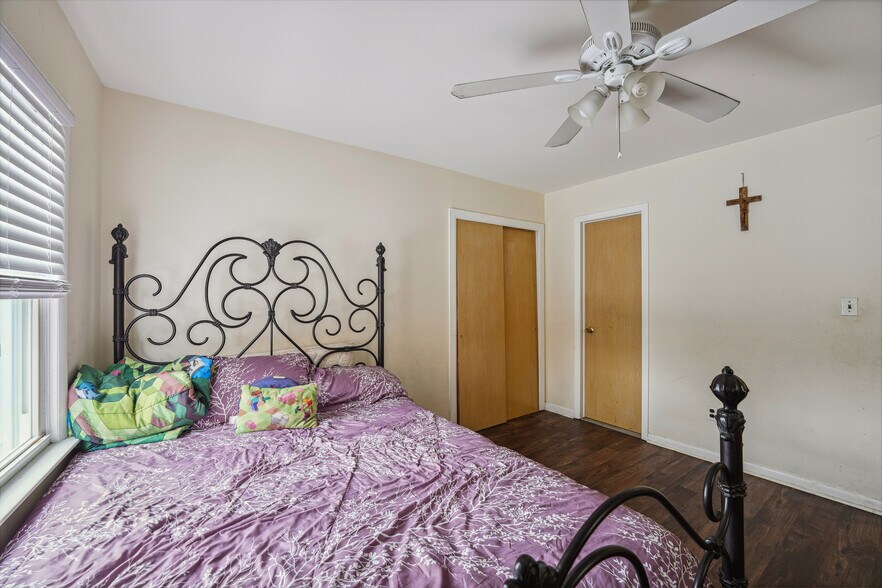 More Photos Of 147 Chestnut St, Roselle Park Storefront Retail Residential For Sale