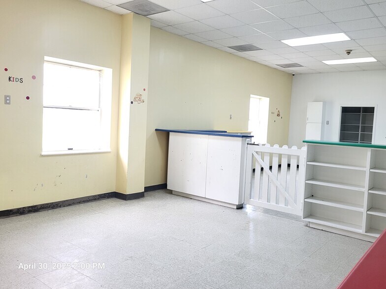 More Photos Of 3525 Russell Rd, Marianna Daycare Center For Sale