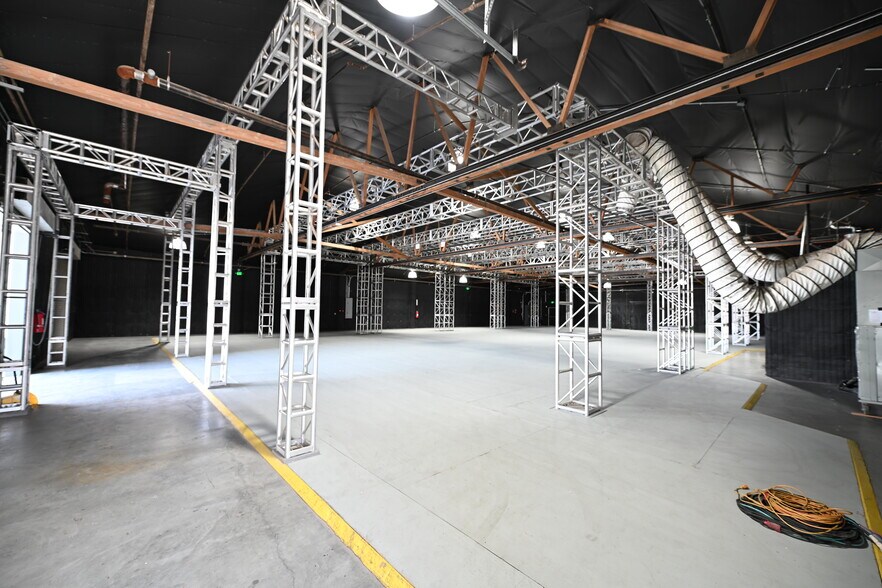 More Photos Of 7301 Radford Ave, North Hollywood Manufacturing For Lease