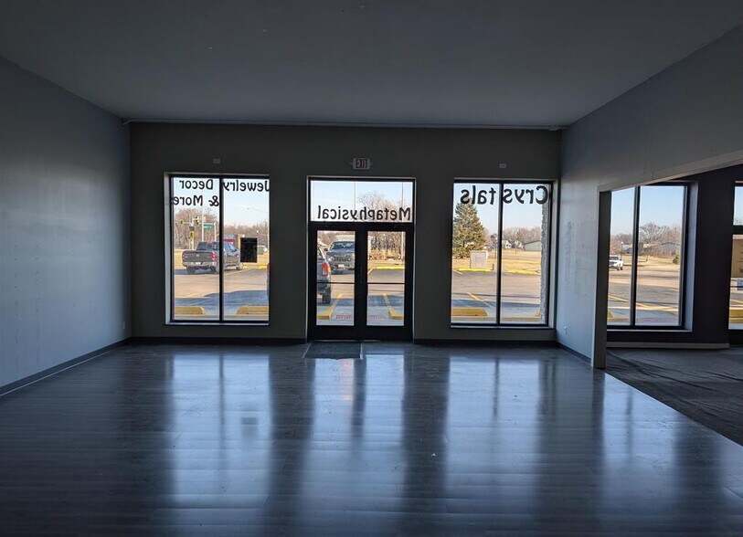 More Photos Of 208-216 N Main St, Creve Coeur Freestanding For Lease