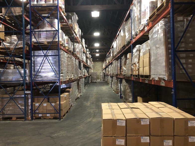 More Photos Of 16-26 Esther St, Newark Manufacturing For Lease