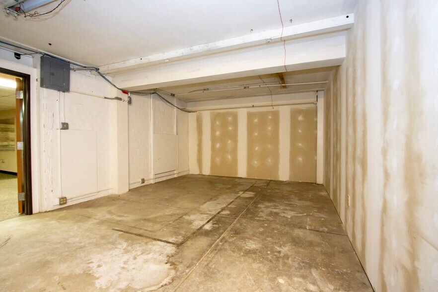 More Photos Of 160 S Columbus St, Wooster Warehouse For Lease