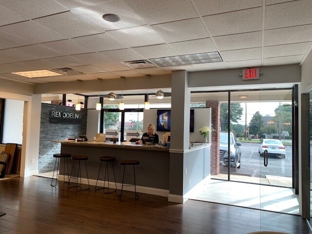More Photos Of 48 King St, Roswell Freestanding For Lease