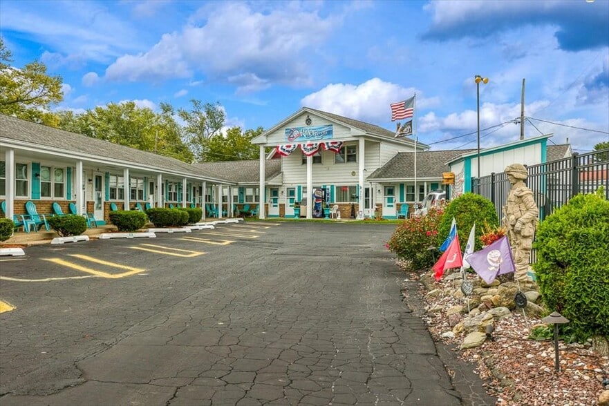 Primary Photo Of 3107 W Lake Rd, Erie Hotel For Sale