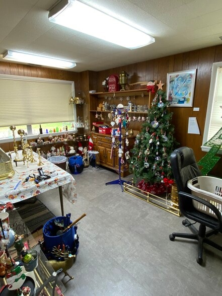 More Photos Of 1227 Gordon Park Rd, Augusta Light Distribution For Sale