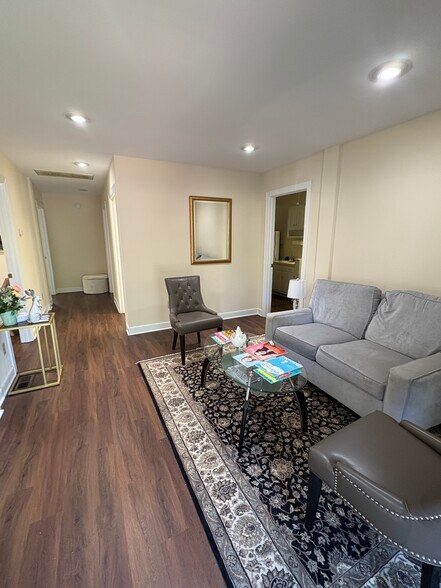 More Photos Of 491 McLaws Cir, Williamsburg Office For Sale