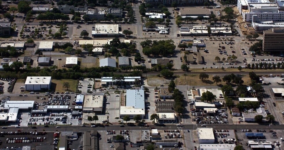 More Photos Of 500 E Front St, Arlington Storefront For Lease