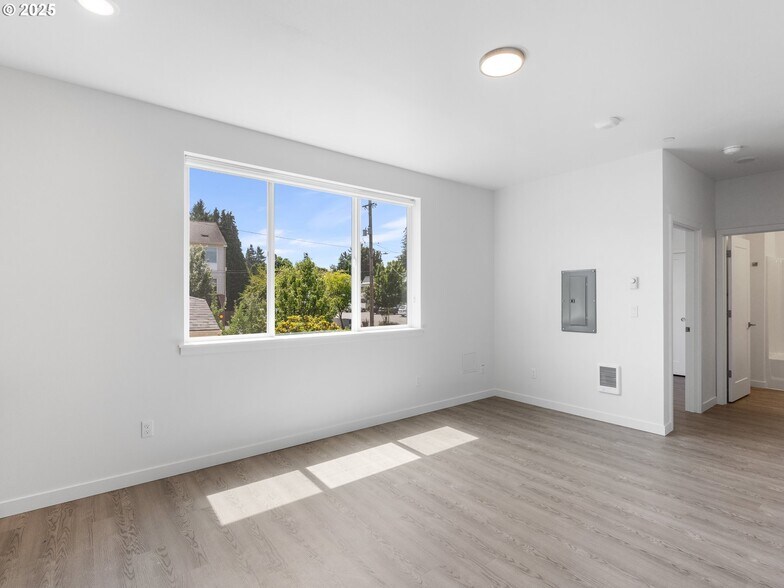 More Photos Of 11 NE 55th Ave, Portland Apartments For Sale