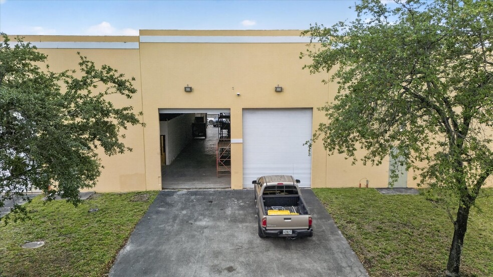 More Photos Of 3815 NW 125th st, Opa-locka Warehouse For Lease