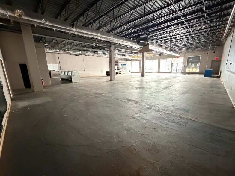 More Photos Of 231-02 Merrick Blvd, Springfield Gardens General Retail For Lease