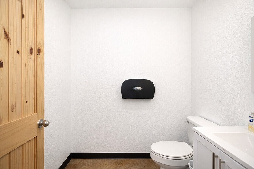 More Photos Of 3891 S Highway 365, Redfield General Retail For Sale