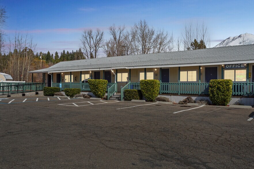 Primary Photo Of 724 N Mount Shasta Blvd, Mount Shasta Hotel For Sale