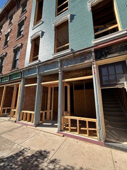 More Photos Of 12 S Market St, Troy Storefront Retail Office For Lease