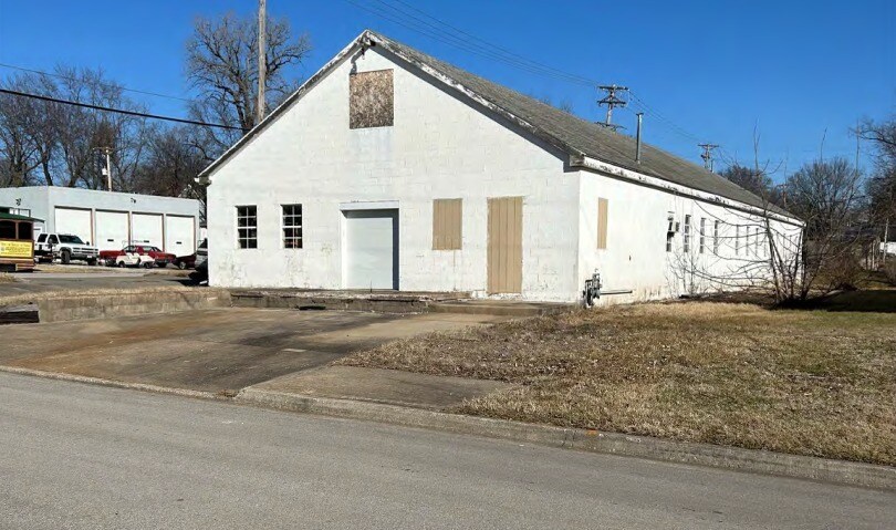 Primary Photo Of 202 S Taylor St, Pleasant Hill Warehouse For Sale