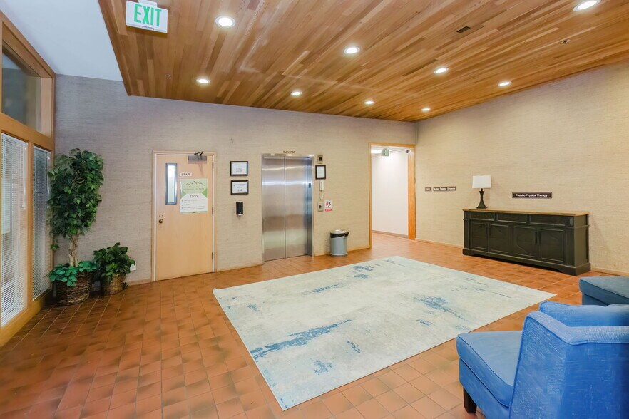 More Photos Of 1040 NE Hostmark St, Poulsbo Office For Sale