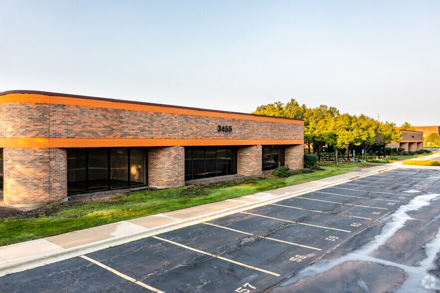 Primary Photo Of 3455 W Salt Creek Ln, Arlington Heights Office For Lease