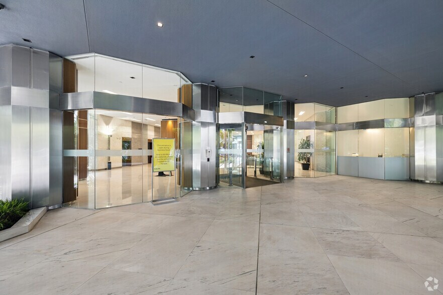 More Photos Of 1221 Brickell Ave, Miami Coworking Space