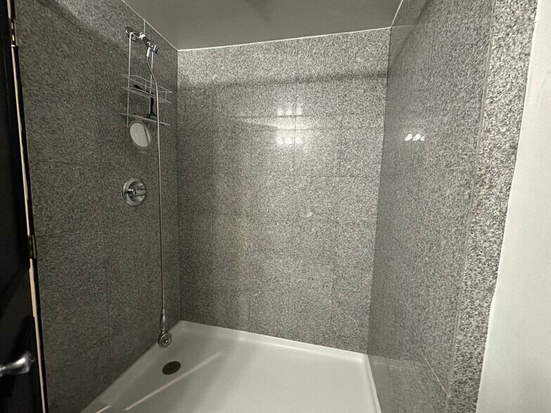 More Photos Of 10931 Telegraph Rd, Erie Flex For Sale