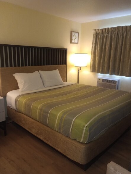 More Photos Of 2501 52nd Ave, Moline Hotel For Sale