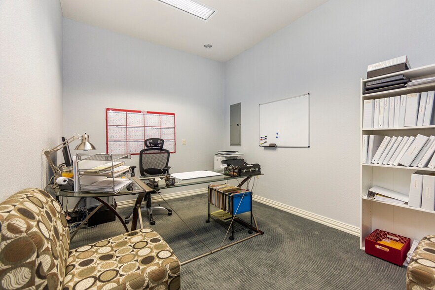 More Photos Of 7633 Bellaire Dr S, Fort Worth Medical For Sale