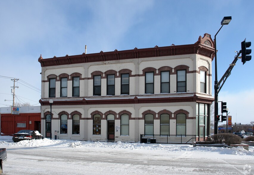 More Photos Of 201 N Main St, Crookston Storefront Retail Residential For Lease