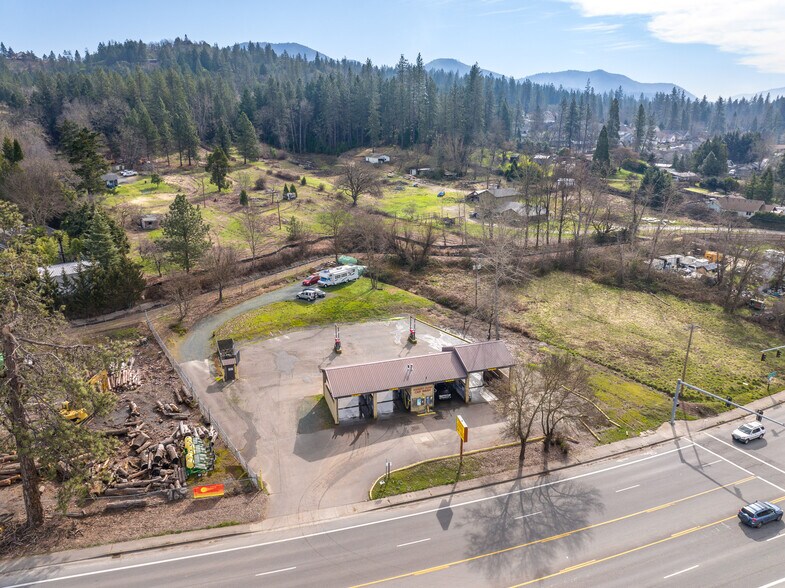 More Photos Of 2521 Williams Hwy, Grants Pass Carwash For Sale