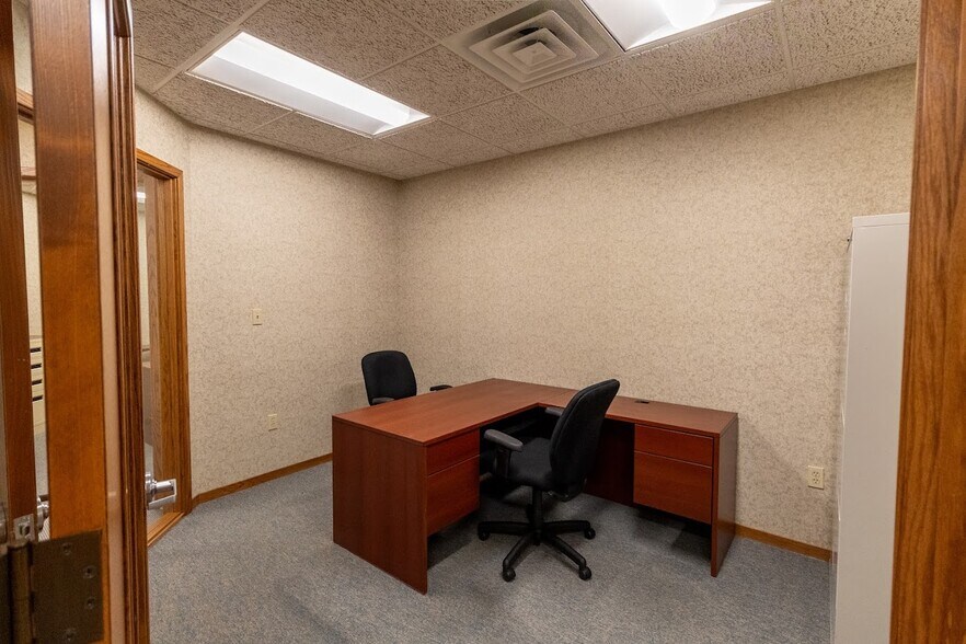 More Photos Of 833 E 16th St, Holland Bank For Lease