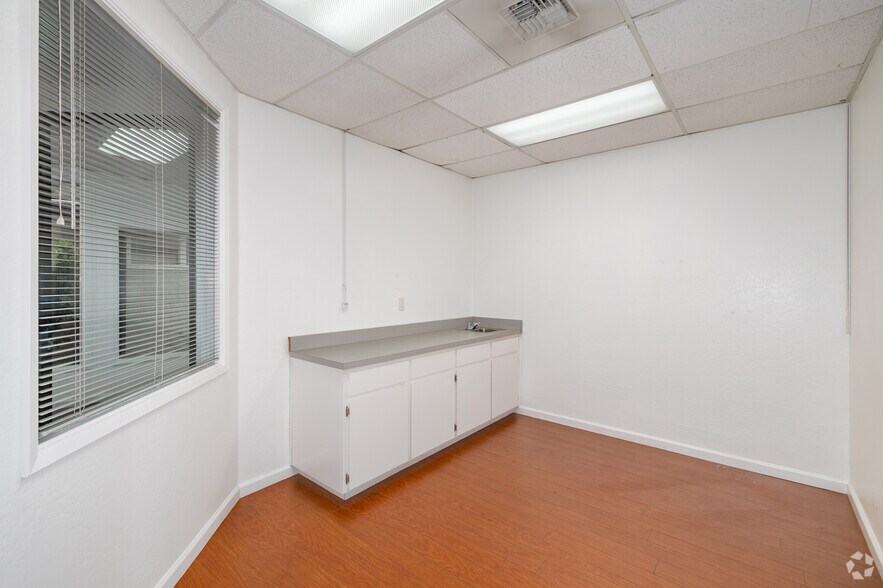 More Photos Of 701 Howe Ave, Sacramento Medical For Sale