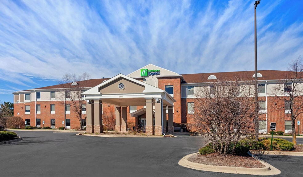 More Photos Of 2595 Bunker Hill Dr, Algonquin Hotel For Sale
