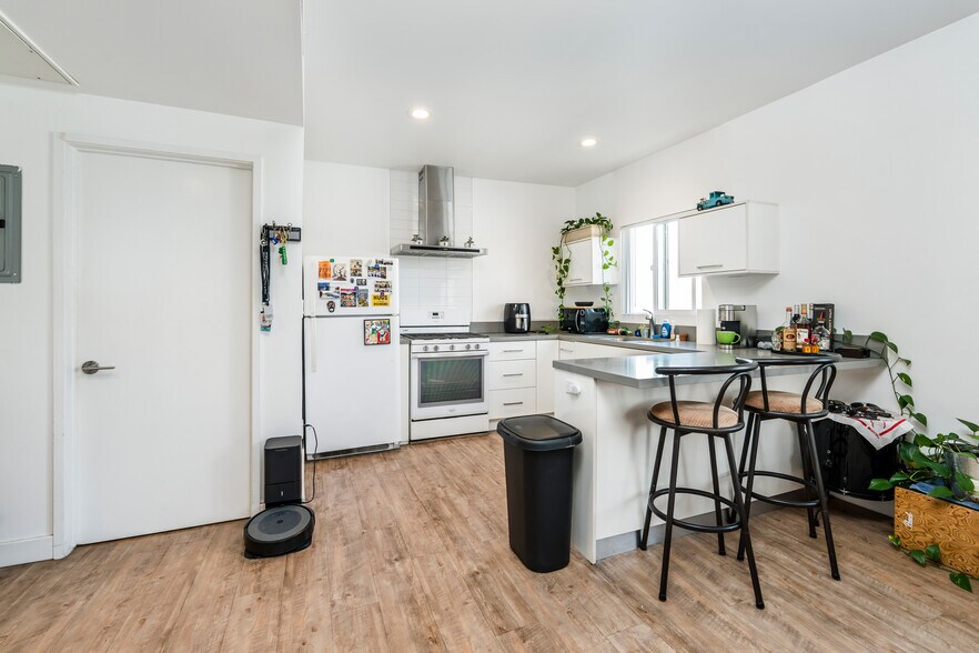 More Photos Of 845 Bunker Hill Ave, Los Angeles Apartments For Sale