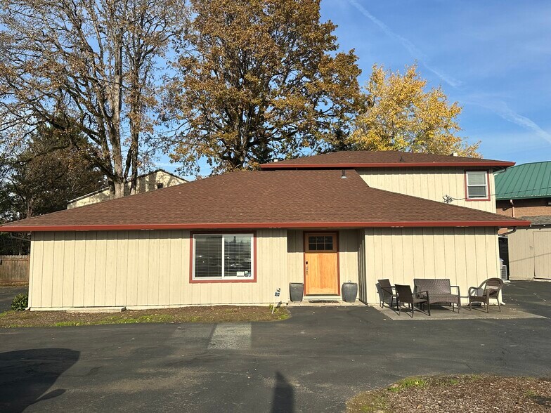 More Photos Of 12555 SW Hall Blvd, Tigard Office For Sale