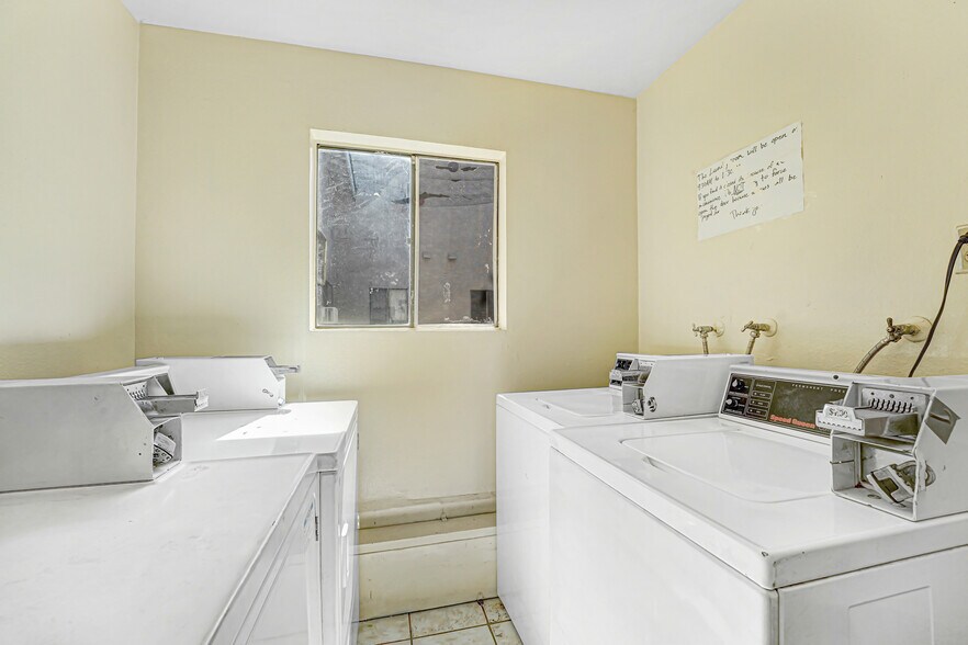 More Photos Of 2505 Hancock St, Los Angeles Apartments For Sale