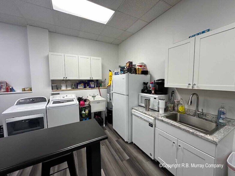 More Photos Of 3250 E Battlefield St, Springfield Unknown For Lease