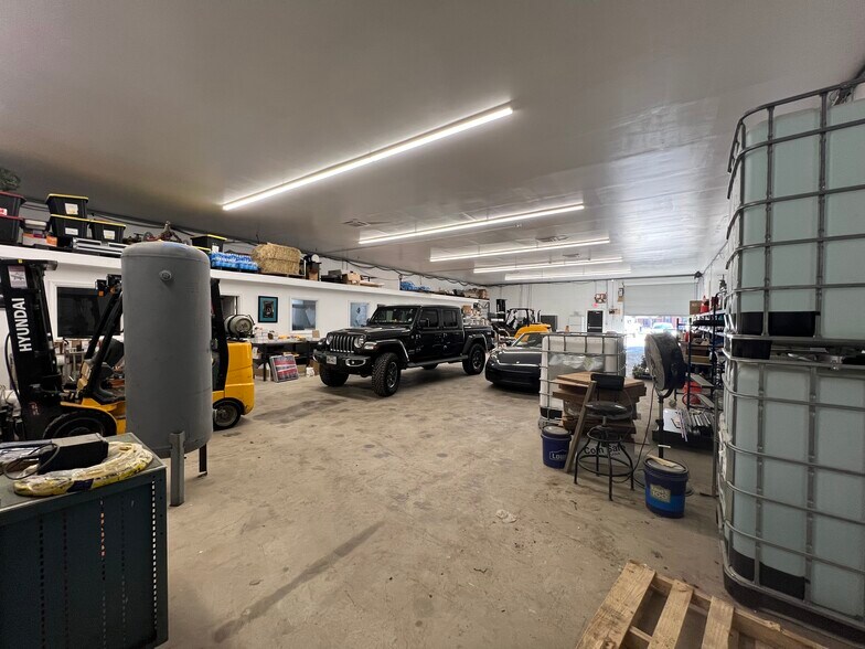 More Photos Of 426 Rose Garden Dr, McKinney Warehouse For Lease