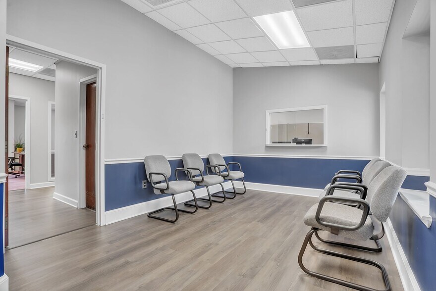 More Photos Of 4609 Pinecrest Office Park Dr, Alexandria Medical For Sale