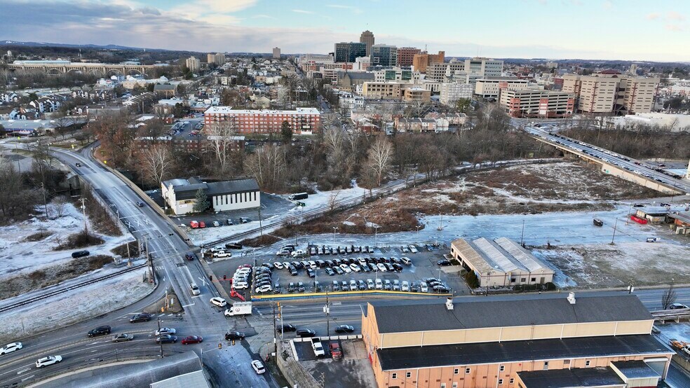 More Photos Of 124 3rd St, Allentown Auto Dealership For Lease